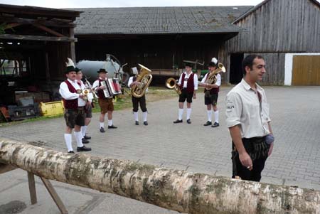 2010-05-01-16-04 Maibaum 007