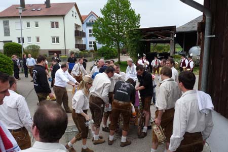 2010-05-01-16-06 Maibaum 011