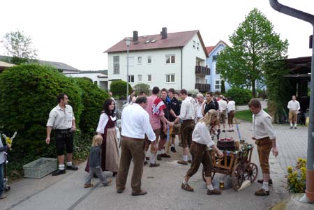 2010-05-01-16-27 Maibaum 014