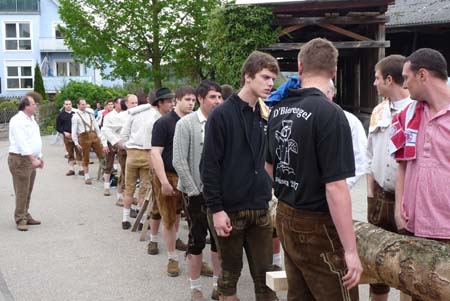 2010-05-01-16-29 Maibaum 017