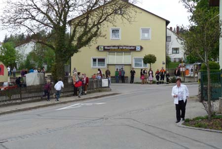 2010-05-01-16-31 Maibaum 022