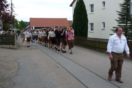 2010-05-01-16-32 Maibaum 024