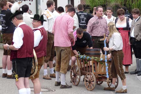 2010-05-01-16-34 Maibaum 029